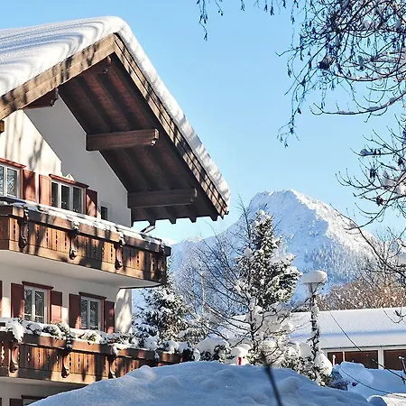 Ringhotel Nebelhornblick 4*