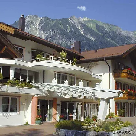 Ringhotel Nebelhornblick 4*